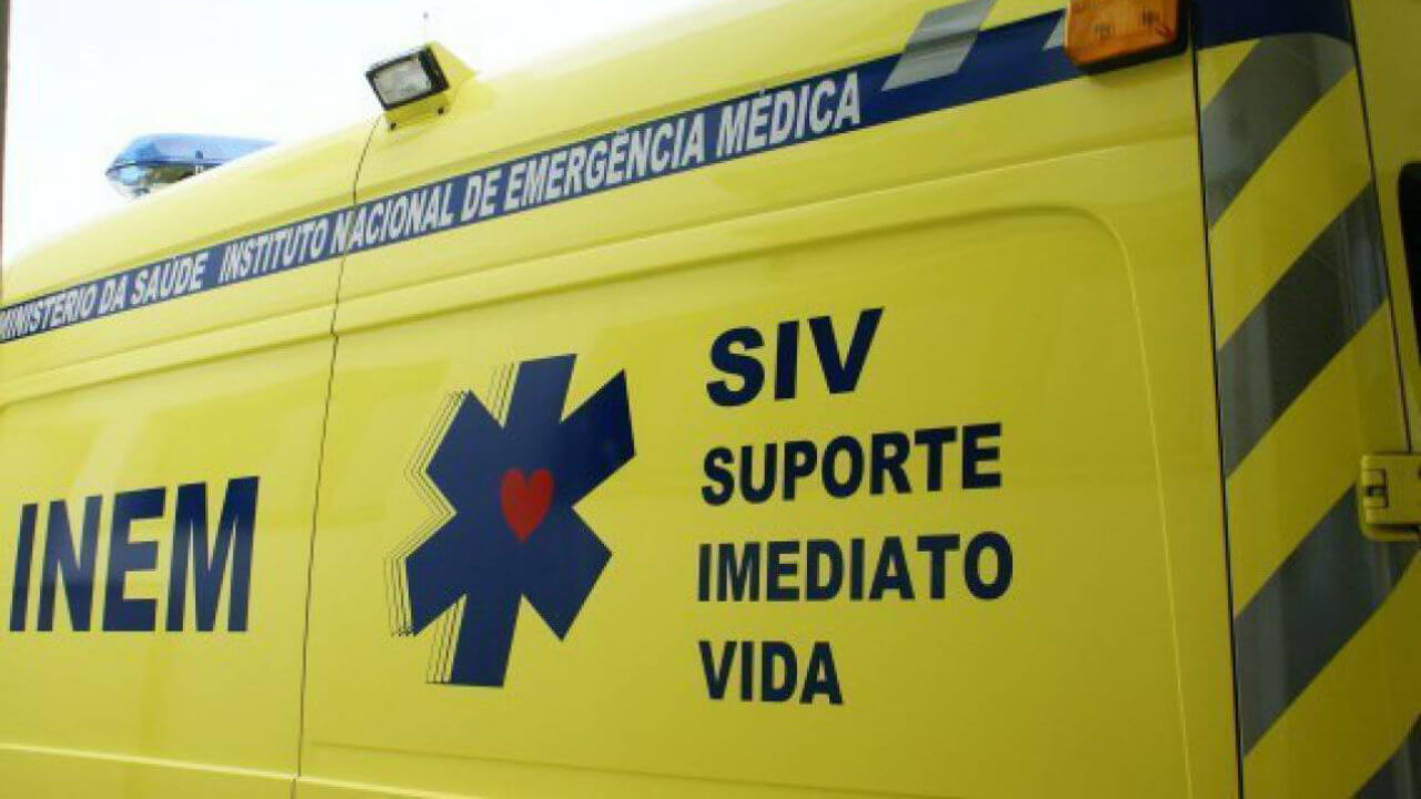 Person in red long sleeve shirt holding hands by Hunt Han